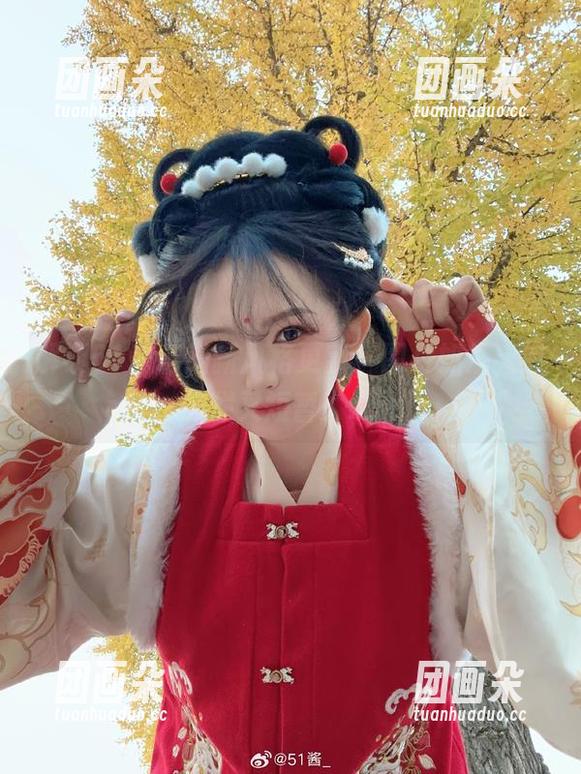 51酱 解锁51酱靡烟新风格更新,图片如烟火般绚烂又短暂!.txt