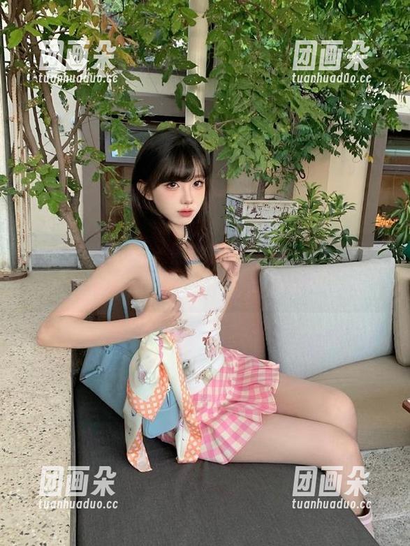 Feilin嗲囡囡 - 黑丝韵味：SiByl李思宁写真合集诠释经典与时尚的结合.txt