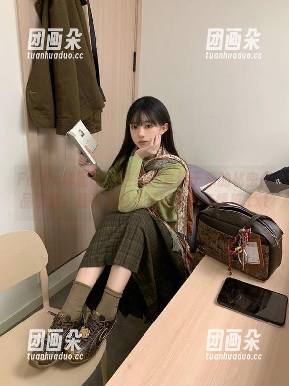 Feilin嗲囡囡 - 在线欣赏周于希的秘密作品资源，感受摄影背后的故事与情感.txt