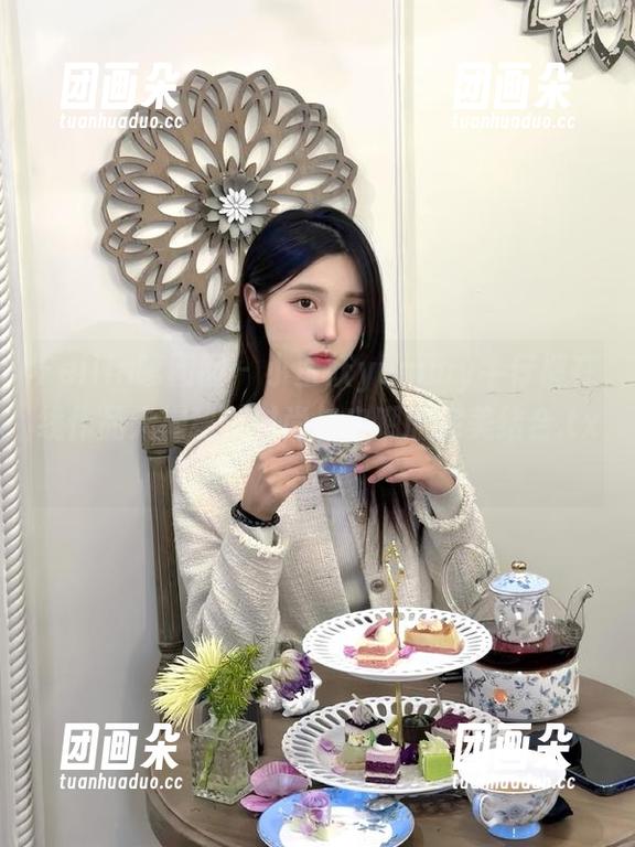 Feilin嗲囡囡 - 小蛮妖yummy牛仔裤在线作品大揭秘，时尚与自嘲的完美结合.txt