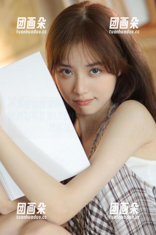 不容错过的美丽瞬间：下载G.su(全智秀)的精彩写真集LEEHEEEXPRESS-LEHF，尽情沉浸其中！.txt