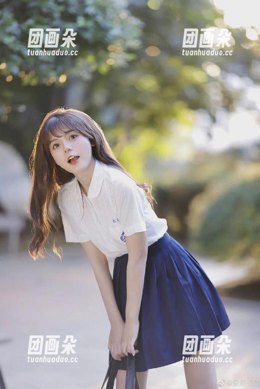 深入了解GMS(고말숙)的私拍美图，LeeheeExpress传递的情感与故事.txt