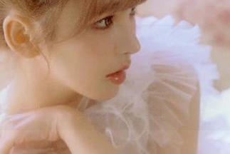 HuaYang花漾 – 最新写真集揭秘：张思允Nice与天使相伴，探索不同的美丽维度.txt