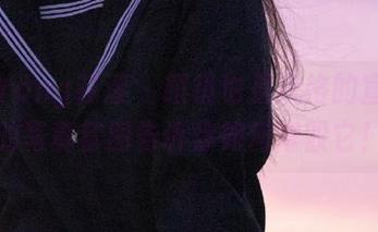 HuaYang花漾 – 眼镜也是风格的宣言，筱慧的写真套图告诉你如何驾驭它！.txt