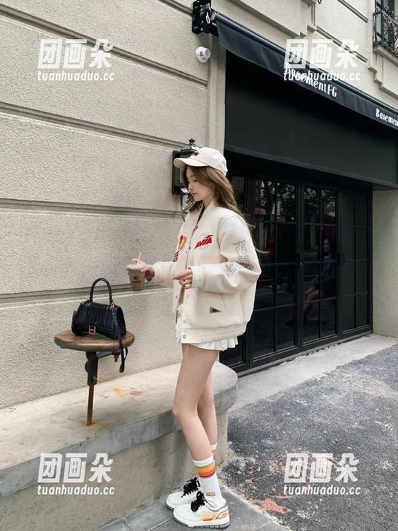 HuaYang花漾-陈一涵 HuaYang花漾 - 陈一涵泳池作品精选全集:每一幅都是夏日的清凉与青春的回忆.txt