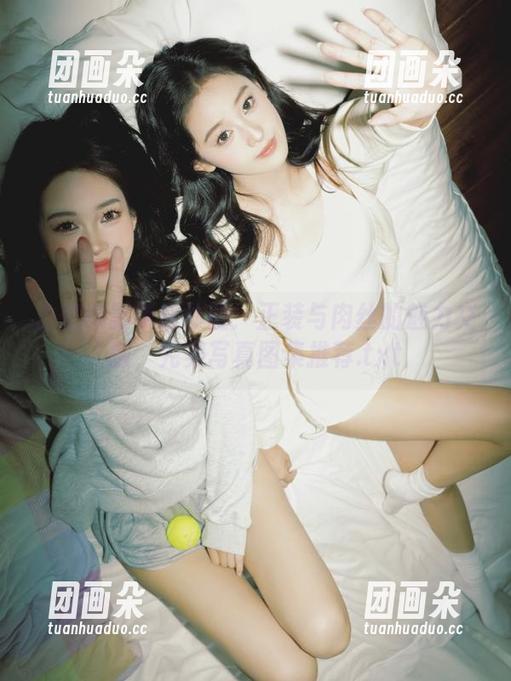 ISS山茶摄影 山茶摄影带您体验:正装与肉丝的魅力交融,完美写真图集推荐.txt