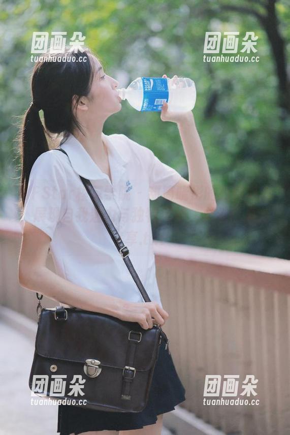 MFStar模范学院 - 甜筒晓彤的豹纹写真，展现自我魅力与独特风格，必看图集分享.txt