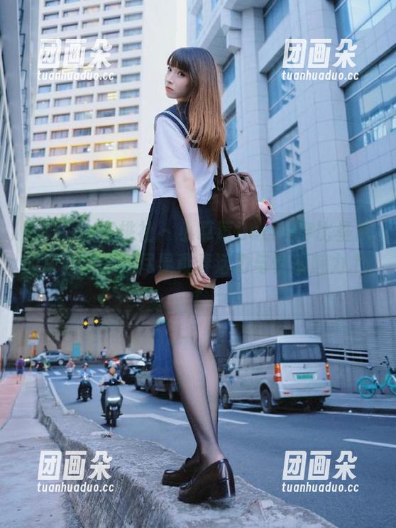 MiiTao蜜桃社 - 小草莓Berry穿比基尼的写真原图，尽显青春活力与性感魅力.txt