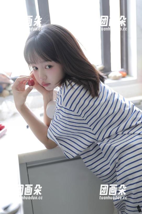 MyGirl美媛馆 - 原图分享：沫晓伊在白衬衫中的优雅气质，探索时尚与艺术的交融！.txt