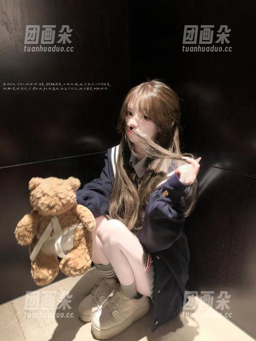 SiHua思话 - 诗诗与白色的邂逅：唯美图集资源让每一帧都充满故事.txt