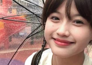 在阳光下的自信绽放，Sira(시라)户外写真作品呈现无与伦比的美丽图片与风情.txt
