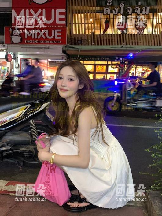 TouTiao头条女神 - 莫晓希写真作品全新更新，性感美腿尽显风情，撩动你的每一根神经！.txt
