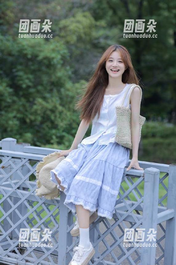 TouTiao头条女神 - 赵灵儿美足艺术合集大更新：精心呈现她足尖下的优雅与风情，不容错过的精彩！.txt