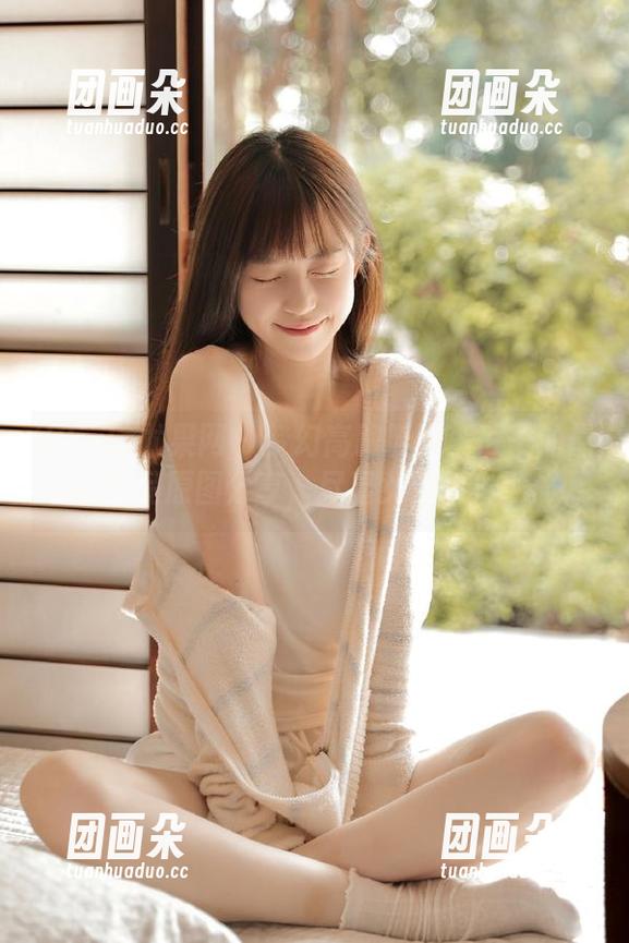 UGirls尤果网 - 梦幻高跟鞋：李凌子的最新作品原图分享，尽显女性魅力.txt