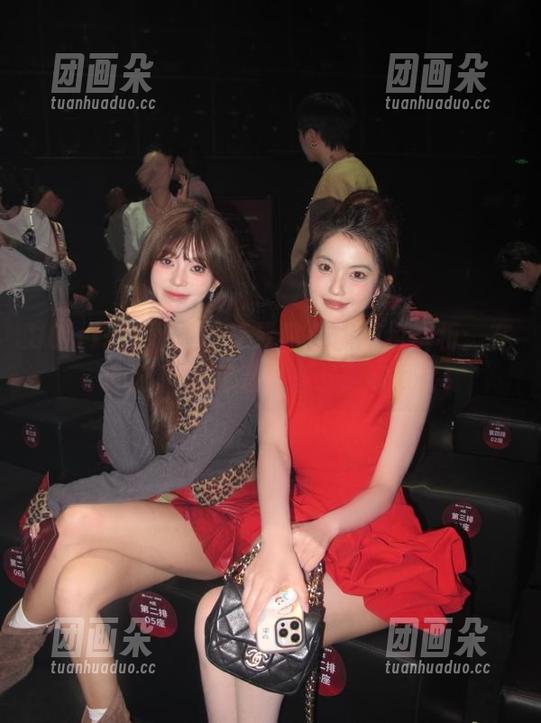 UGirls尤果网 - 李易童私房图包解析：在办公室里捕捉那些小美好.txt