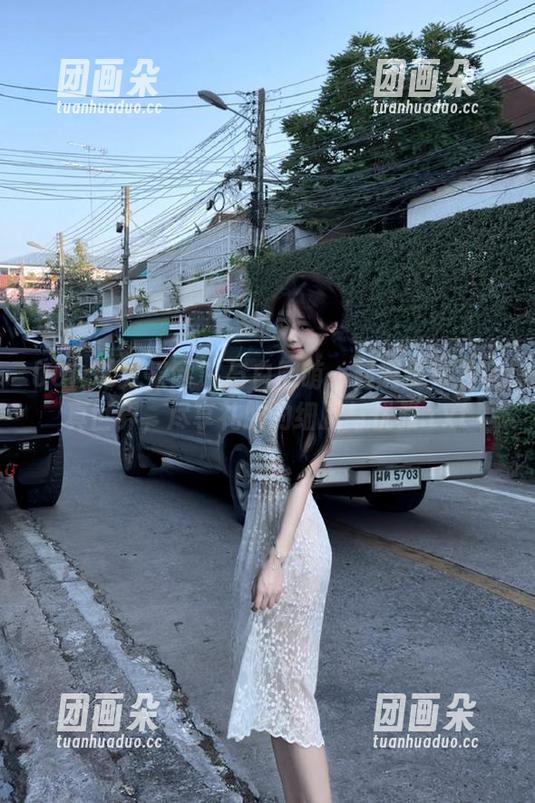 UGirls尤果网 - 与白熙萌一起漫步高清写真世界，尽享礼服的细腻与优雅.txt