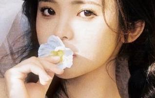 UGirls尤果网 – 动感与优雅的结合：谭晓彤长腿私拍美图带来的视觉享受.txt