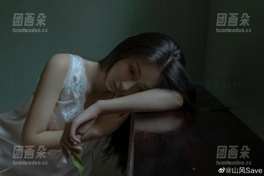 Vinnegal精致自拍作品：独家写真集资源尽在其中.txt