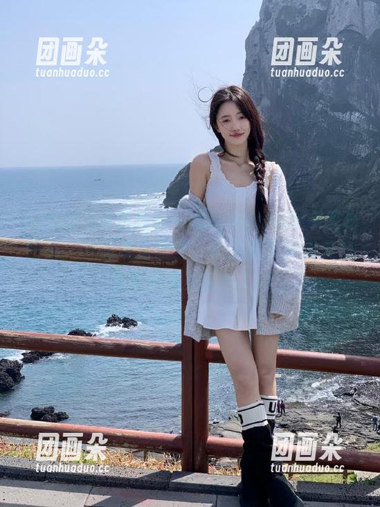 XINGYAN星颜社 - 易阳Silvia秘书写真图集：一场视觉盛宴，作品展示她柔美与力量的完美结合.txt