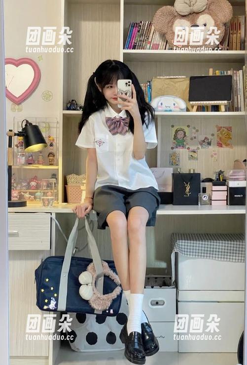 Xiuren秀人网-Lavinia肉肉 Xiuren秀人网 - Lavinia肉肉清纯风格美图图集:展现自然美与纯真气息的完美融合.txt