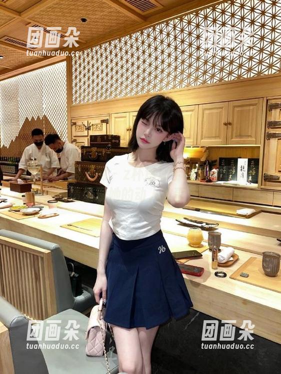 Xiuren秀人网 - z杯悠悠学姐高清写真图册，倾情呈现她的动人故事与风采.txt