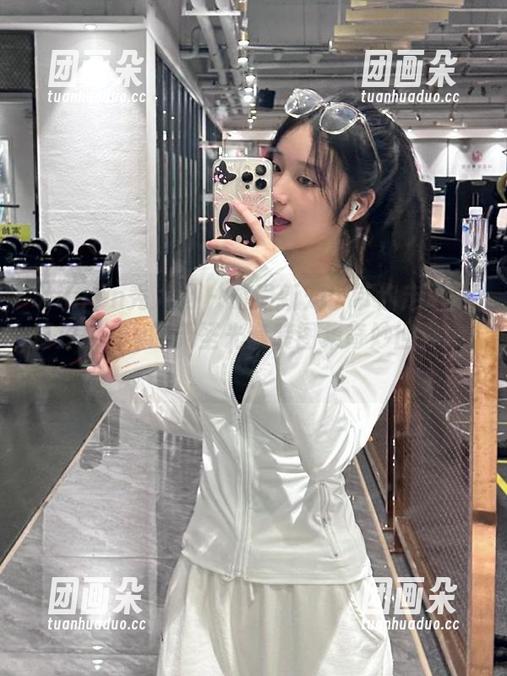 Xiuren秀人网 – 时尚新宠！带你走进周慕汐baby的无圣光套装图集奇妙世界.txt
