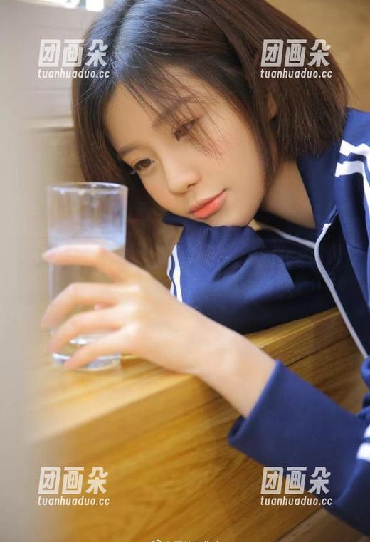Xiuren秀人网 - 空姐容容容Alice的精彩瞬间分享：图库里藏着的美丽故事.txt