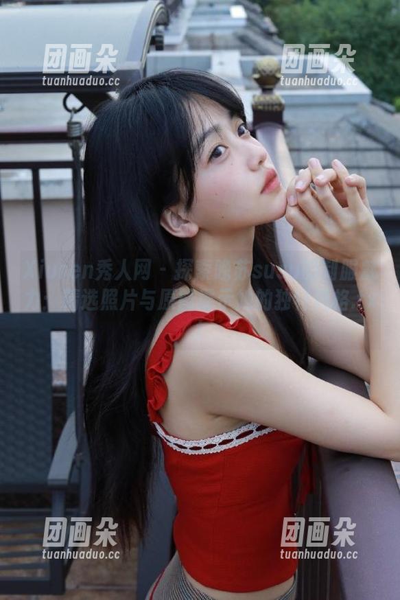 Xiuren秀人网-晚苏susu Xiuren秀人网 - 探索晚苏susu的制服魅力:精选照片与原图展示她的独特风格.txt