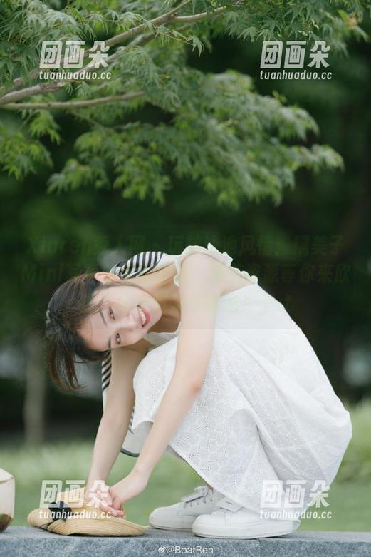 Xiuren秀人网 - 玩转泳池风情：糯美子Mini写真集完美呈现，精美资源等你来欣赏，体验魅力与诱惑！.txt