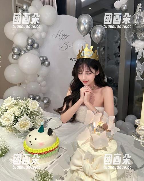 YALAYI雅拉伊 - 小小的金缕衣带你走进精美图集的艺术之旅.txt