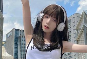YITUYU艺图语 – 感受QQ女孩魅力的美图更新，传递无尽的活力与快乐.txt