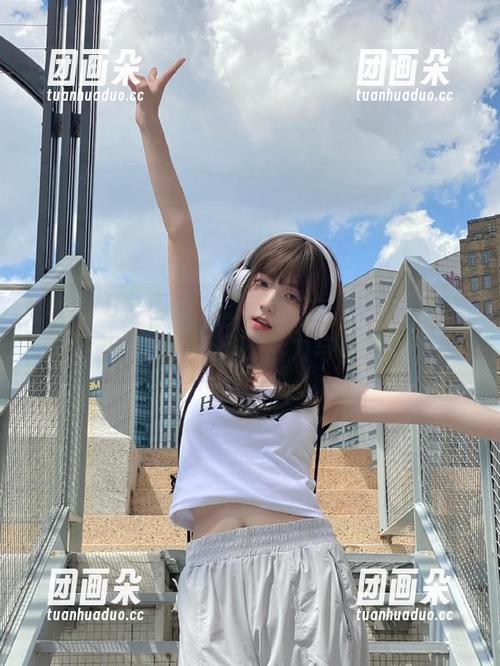 YITUYU艺图语-QQ YITUYU艺图语 - 感受QQ女孩魅力的美图更新,传递无尽的活力与快乐.txt