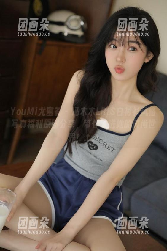 YouMi尤蜜荟 - 冯木木LRIS白衬衫风格写真福利原图分享，带你走进她的时尚世界！.txt
