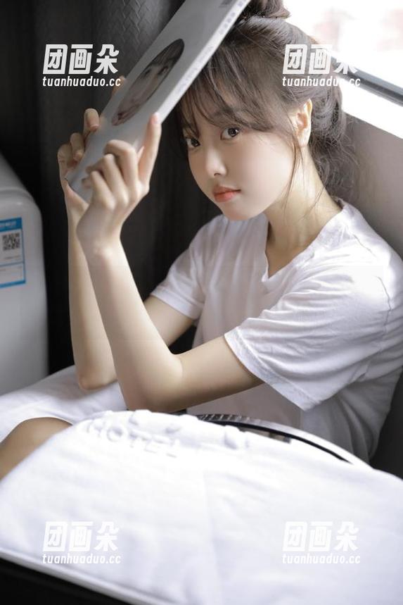YouMi尤蜜荟 - 妲己toxic的自拍工坊：私房美图展示出真实与梦幻的交汇！.txt
