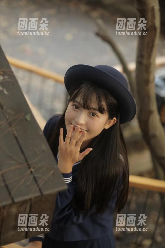 YouMi尤蜜荟 - 最新独家资源：一起欣赏玥儿玥er的天台写真风采.txt