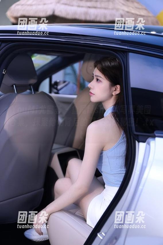 YouMi尤蜜荟 - 鱼尾fish双人写真美图合集，探索他们背后的那些搞笑秘密！.txt