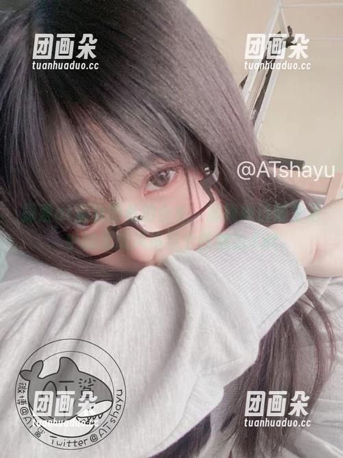 探索at鲨鱼的私拍合集，解锁她日常生活中的无限风格与个性魅力.txt