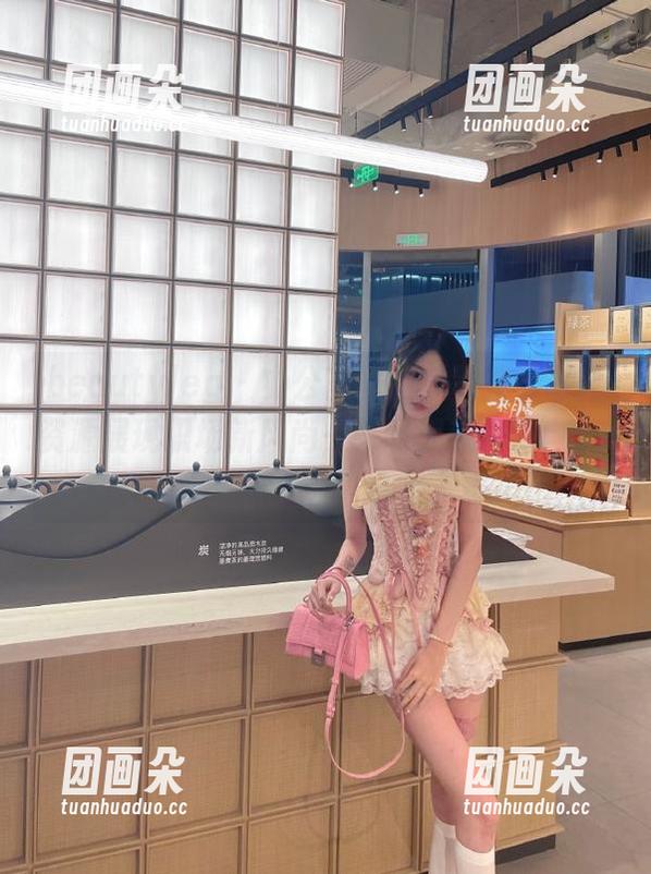 beautyleg - 办公室里的黄苇萱：写真资源展现职场新风尚，引领潮流新方向.txt