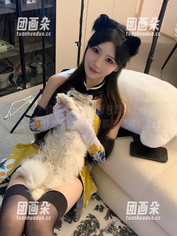 pans - 诗诗礼服全套图包即将上线，与你一起分享她的时尚故事与风格！.txt
