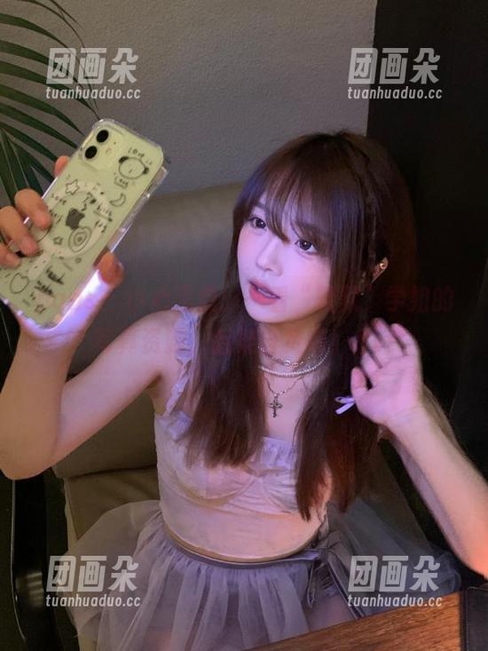pans - 小心谨慎：一看“默默”学姐的写真资源，后果自负哦！.txt