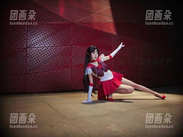 一米八的大梨子最新写真集大揭秘：海洋球的多彩世界，充满惊喜与欢乐.txt
