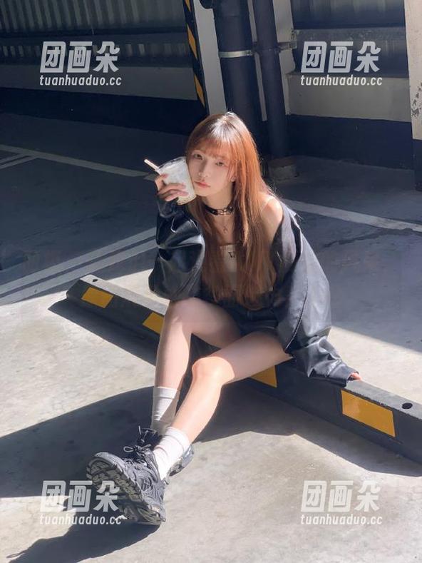 丽柜 - 让我们一起观看AMY厨娘的风采，原图展示她的多面魅力！.txt