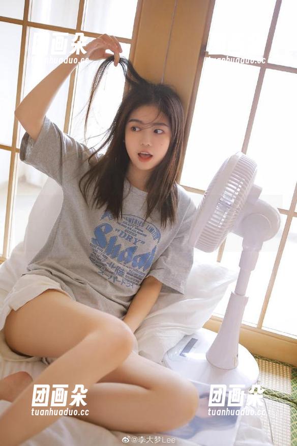 丽柜 - 下载佳怡连体衣写真，网盘中尽收她的迷人风采与独特气质！.txt