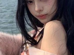 丽柜 – 探索小唐空姐的写真合集，观看她在云端的绝美瞬间！.txt