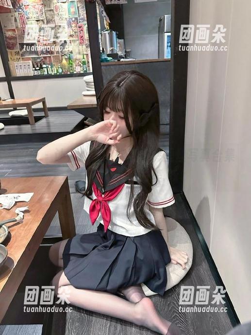 丽柜 - 让人心动的怡萱，裤里丝写真合集带你领略不同的美.txt
