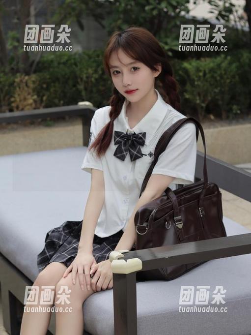 丽柜 - 轻松下载悠悠全套JK作品，捕捉青春的无限可能！.txt