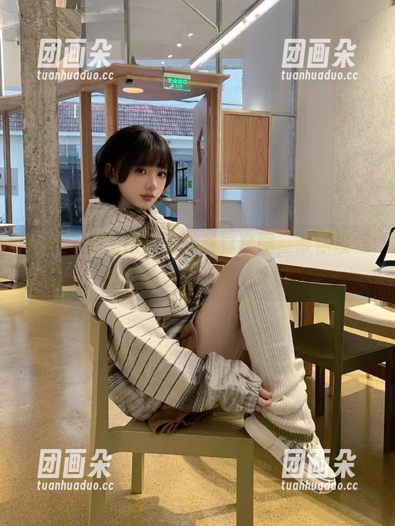丽柜-晴晴 丽柜 - 最新晴晴长腿写真套图,带你感受独特的魅力与风格.txt