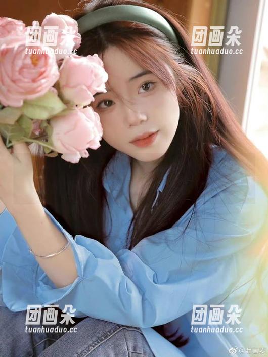 丽柜 - 走进王欣竹的世界，网袜图集作品展现了现代女性的优雅与自信.txt