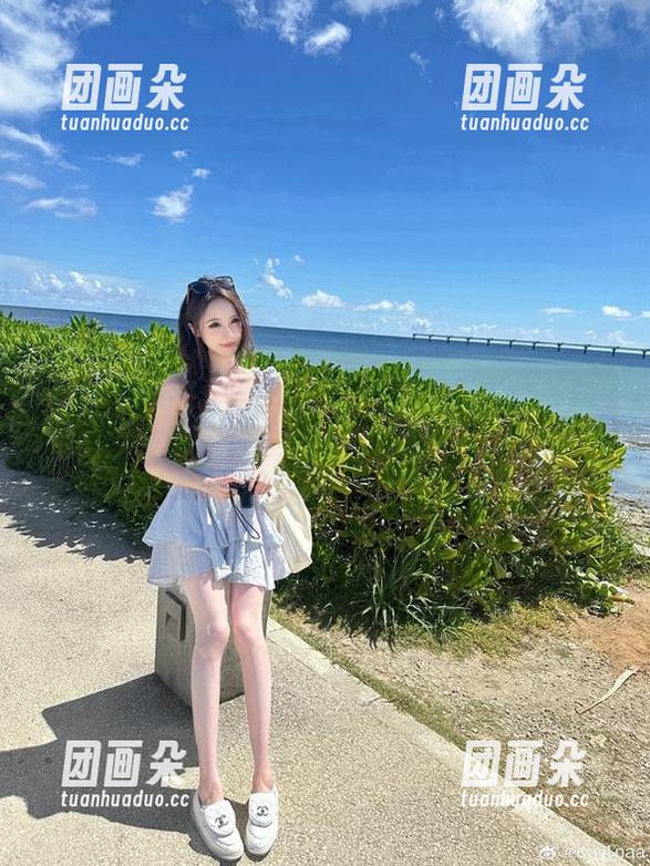 丽柜 - 钟晴黑色文艺写真，优雅美图下载，完美呈现她的独特风格！.txt