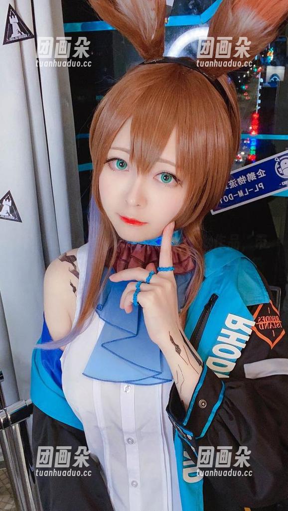 下载亚缇artyCOW的精彩cos作品，带你体验不同角色的魅力风采！.txt
